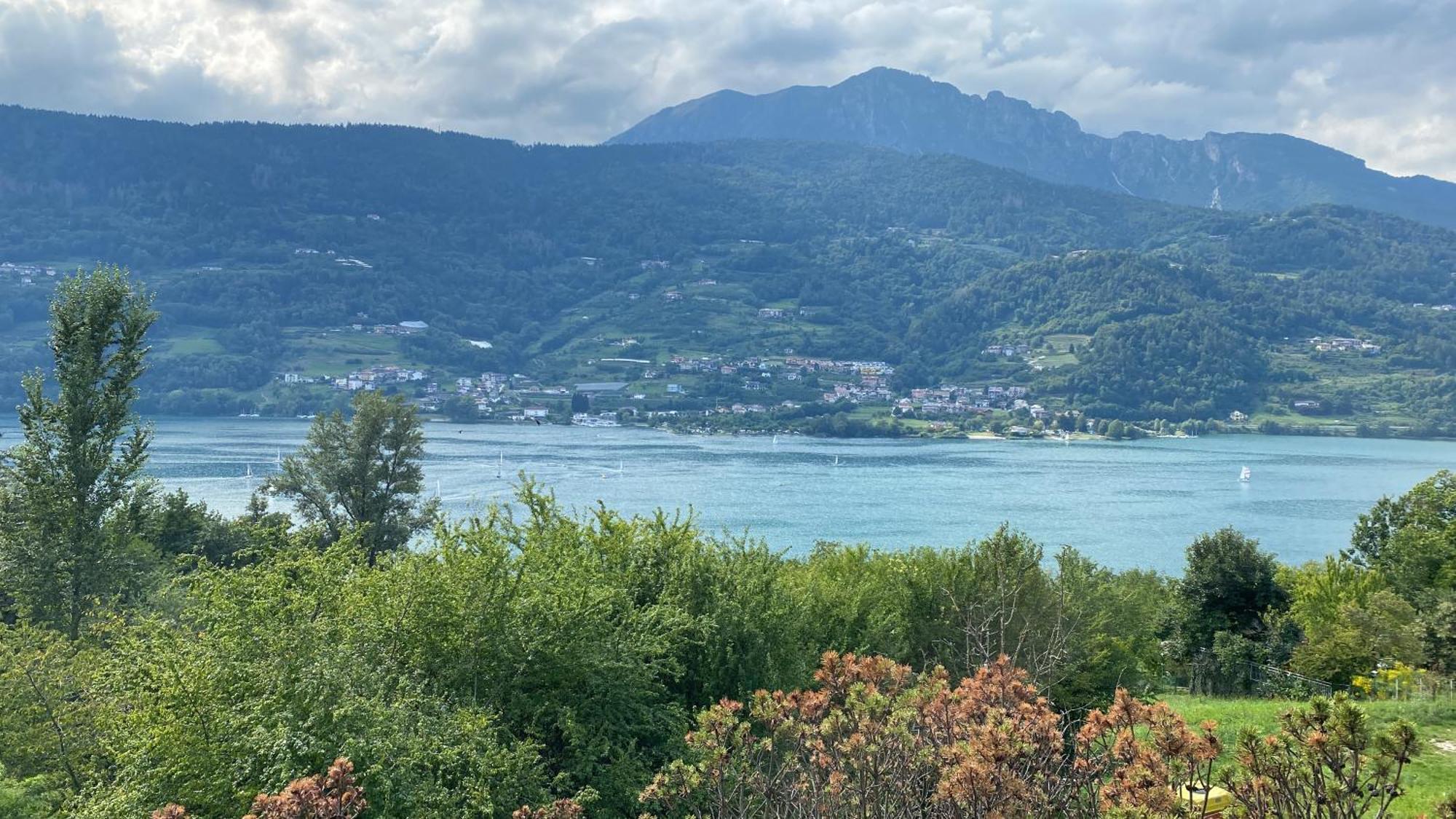 Lake Apartment Ischia Green Tenna Eksteriør billede